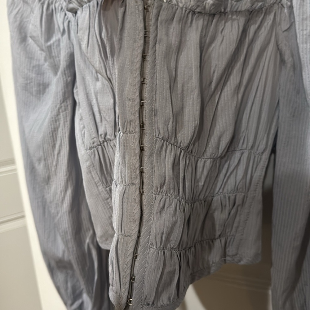 Astr Amber Puff Sleeve Smocked Blouse NWT - Picture 7 of 7